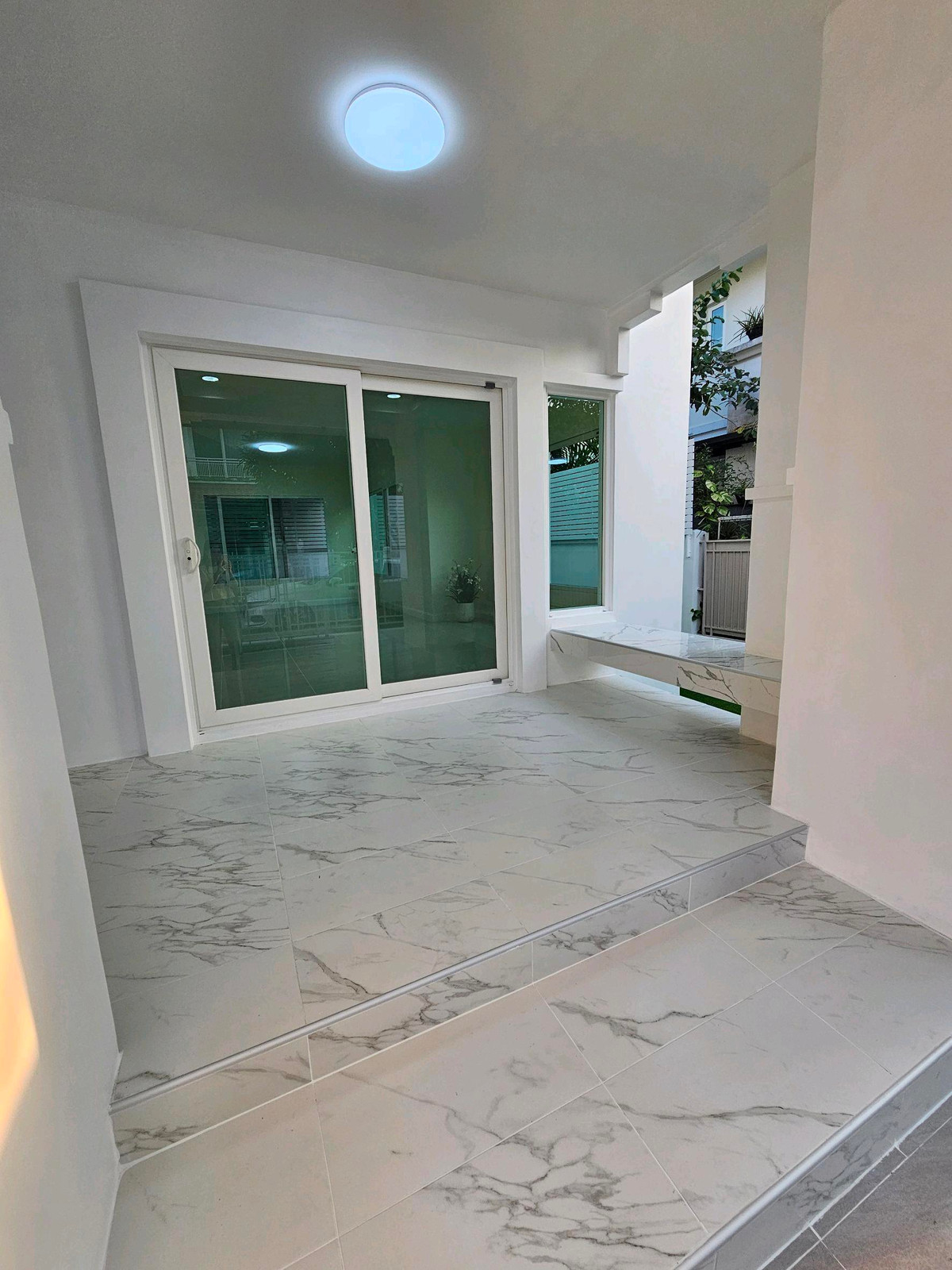 ขายบ้านนวมินทร์ รามอินทรา : ขายด่วน 🎉 บ้านเดี่ยว เดอะ เซนโทร รามอินทรา 54.2 ตร.วา 3 นอน 3 น้ำ รีโนเวทใหม่ พร้อมอยู่ ใกล้แฟชั่นไอส์แลนด์ ☎️ 094-429-7915 (เปิ้ล) 