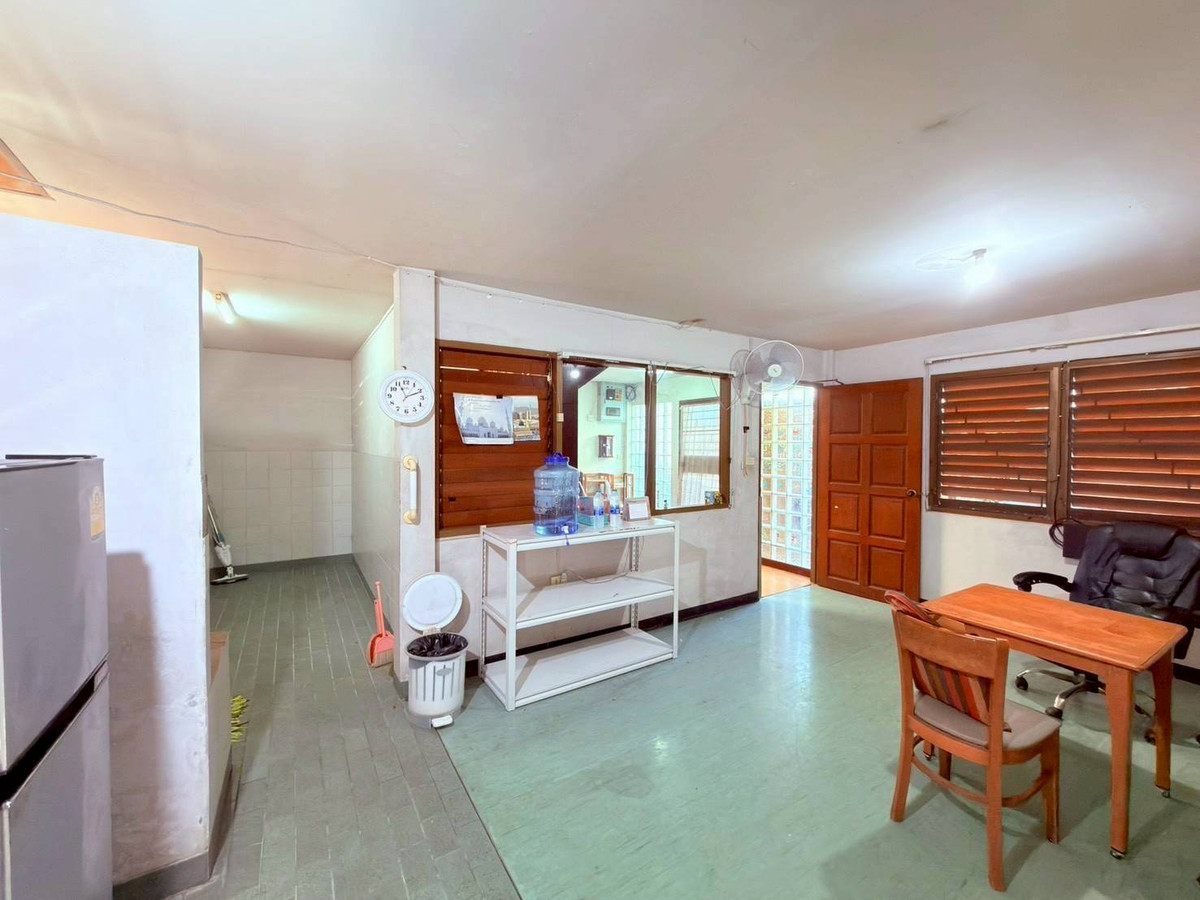 For SaleHouseSukhumvit, Asoke, Thonglor : Single house for sale, 49 sq m., Sukhumvit Soi 49/14, Khlong Tan Nuea Subdistrict, Watthana District, Bangkok, price 15,000,000 baht.