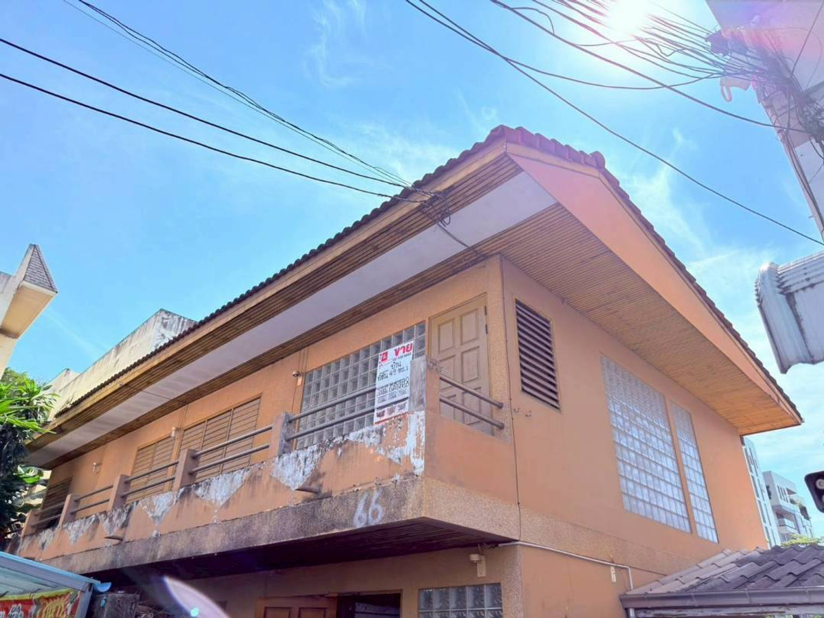 For SaleHouseSukhumvit, Asoke, Thonglor : Single house for sale, 49 sq m., Sukhumvit Soi 49/14, Khlong Tan Nuea Subdistrict, Watthana District, Bangkok, price 15,000,000 baht.