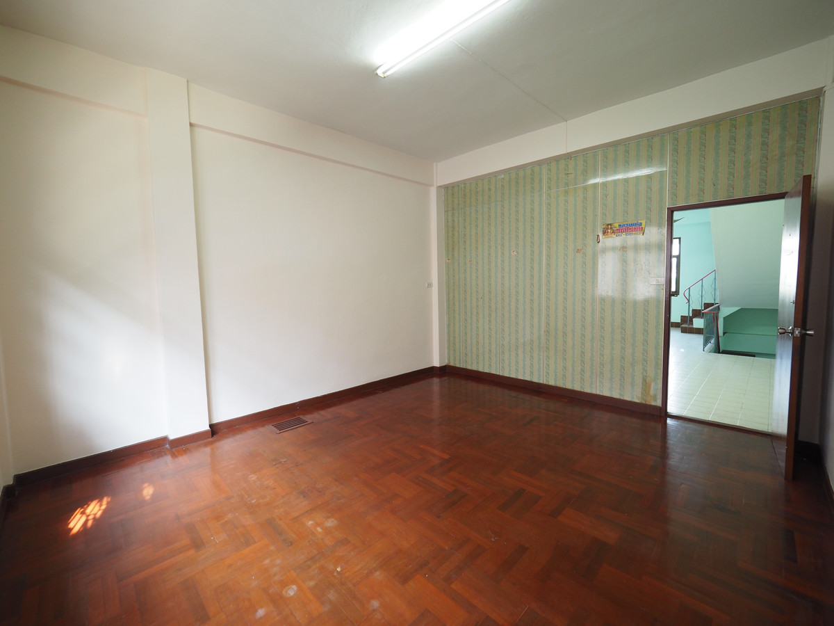 For RentTownhomeRama3 (Riverside),Satupadit : 4 Storey shophouse newly renovated in Rama 3 Road