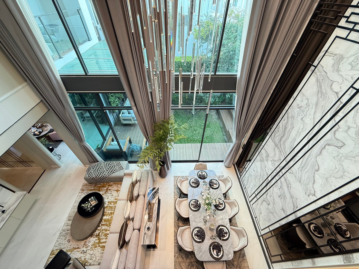 For SaleHouseLadkrabang, Suwannaphum Airport : THE ONE Signature Bangna–Rama 9 Venti – Spacious 3-Storey Detached House in Bangna–Rama 9 Please call: 082-894-4624