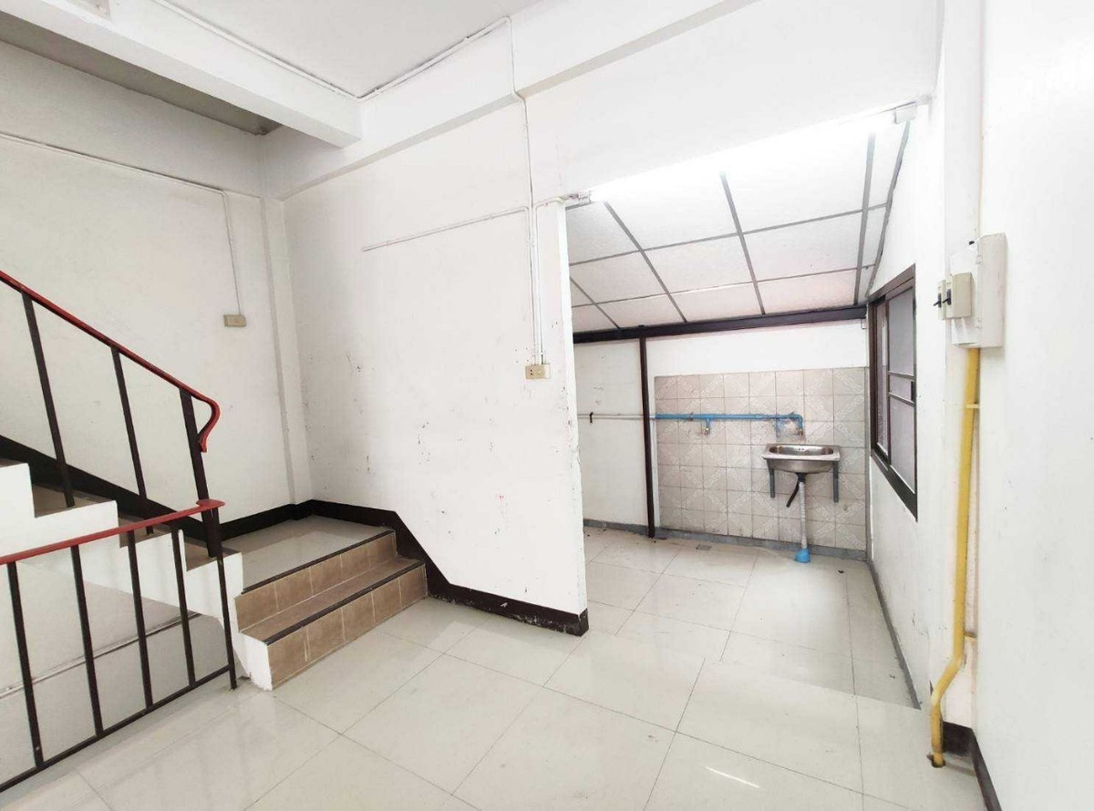 For SaleShop HouseBang kae, Phetkasem : Building for sale, commercial building, 3 and a half floors, Soi Phetkasem 48, Intersection 45, area 16 sq m, to fill the area of ​​Bangkok, Phasi Charoen.