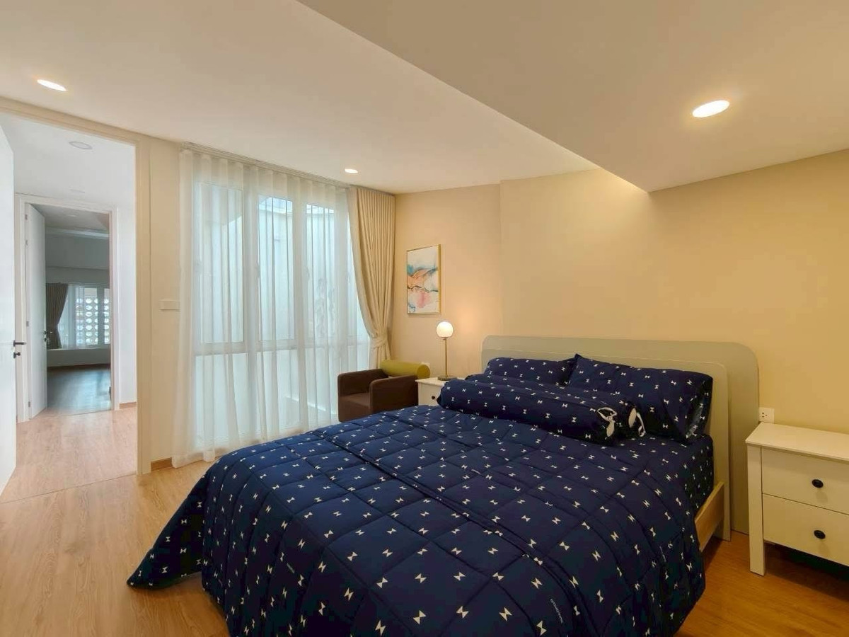 ให้เช่าทาวน์โฮมอ่อนนุช อุดมสุข : ให้เช่า townhouse khlongton nivet ทาวเฮ้าส์ หมู่บ้านคลองตันนิเวศน์ 
🛏️ 2 ห้องนอน 🛁 2 ห้องน้ำ ขนาด 24 ตรว. พื้นที่ใช้สอย 170 ตรม. ✨ ราคา 55,000 บาท 