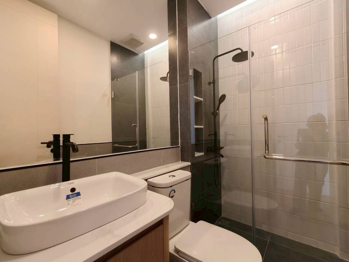 ให้เช่าทาวน์โฮมอ่อนนุช อุดมสุข : ให้เช่า townhouse khlongton nivet ทาวเฮ้าส์ หมู่บ้านคลองตันนิเวศน์ 
🛏️ 2 ห้องนอน 🛁 2 ห้องน้ำ ขนาด 24 ตรว. พื้นที่ใช้สอย 170 ตรม. ✨ ราคา 55,000 บาท 