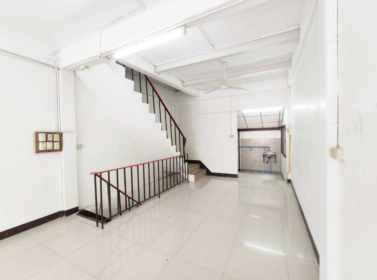 For SaleShop HouseBang kae, Phetkasem : Building for sale, commercial building, 3 and a half floors, Soi Phetkasem 48, Intersection 45, area 16 sq m, to fill the area of ​​Bangkok, Phasi Charoen.