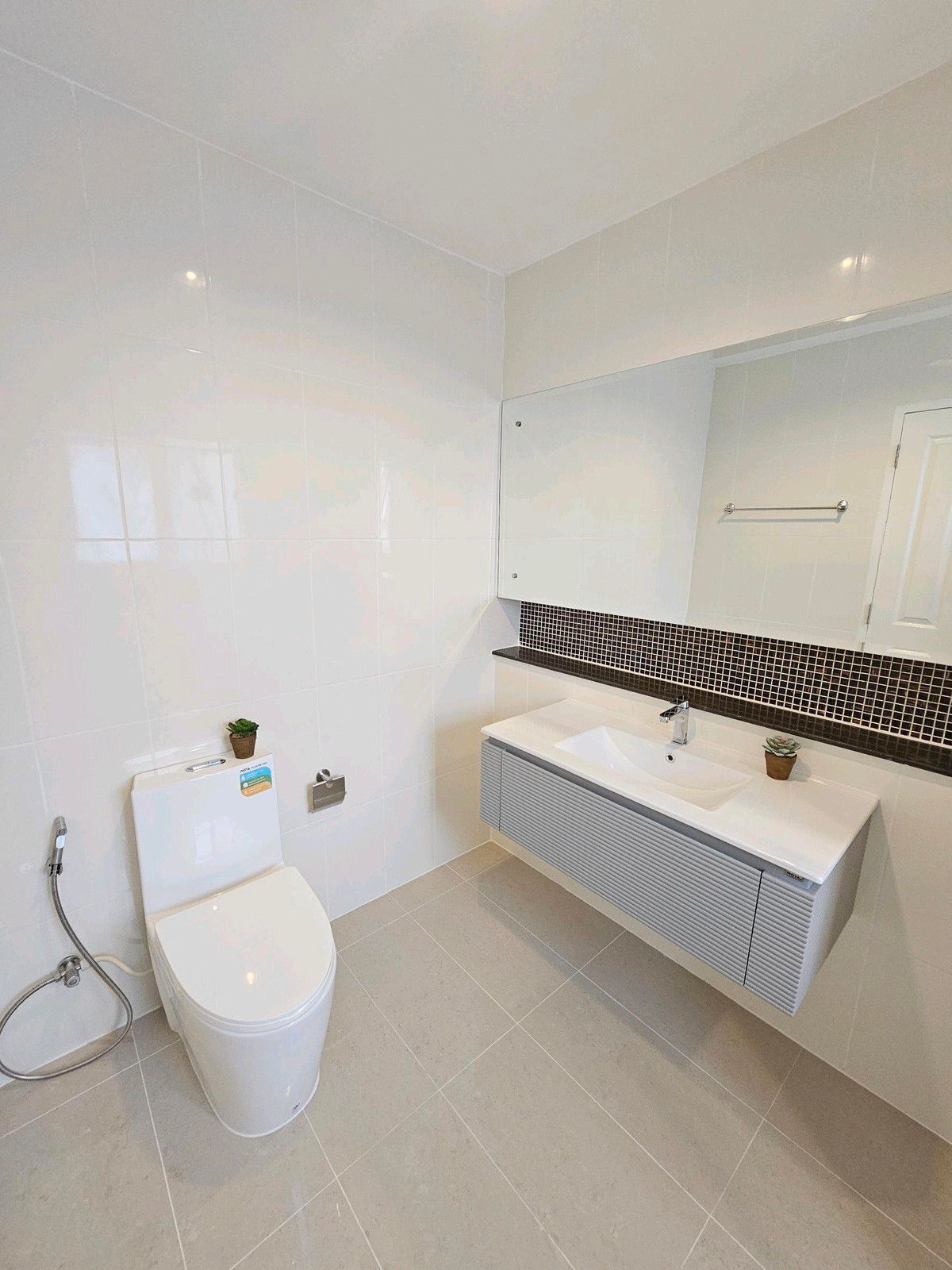 ขายบ้านนวมินทร์ รามอินทรา : ขายด่วน 🎉 บ้านเดี่ยว เดอะ เซนโทร รามอินทรา 54.2 ตร.วา 3 นอน 3 น้ำ รีโนเวทใหม่ พร้อมอยู่ ใกล้แฟชั่นไอส์แลนด์ ☎️ 094-429-7915 (เปิ้ล) 