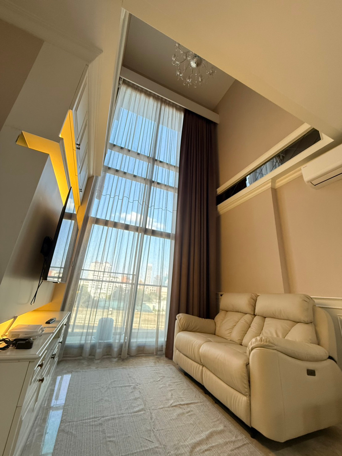 ให้เช่าคอนโดสุขุมวิท อโศก ทองหล่อ : ให้เช่าคอนโด The Crest Sukhumvit 34 ขนาด 2 ห้องนอน duplex เฟอร์ครบ พร้อมอยู่ ใกล้ Bts Thonglor เพียง 200 เมตร