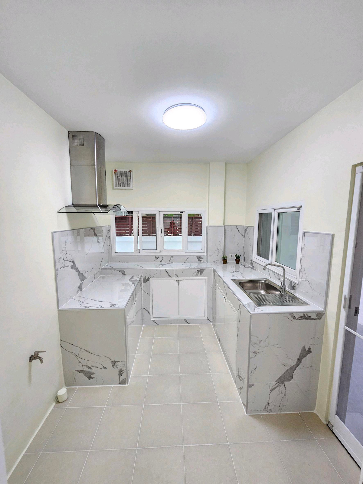 ขายบ้านนวมินทร์ รามอินทรา : ขายด่วน 🎉 บ้านเดี่ยว เดอะ เซนโทร รามอินทรา 54.2 ตร.วา 3 นอน 3 น้ำ รีโนเวทใหม่ พร้อมอยู่ ใกล้แฟชั่นไอส์แลนด์ ☎️ 094-429-7915 (เปิ้ล) 