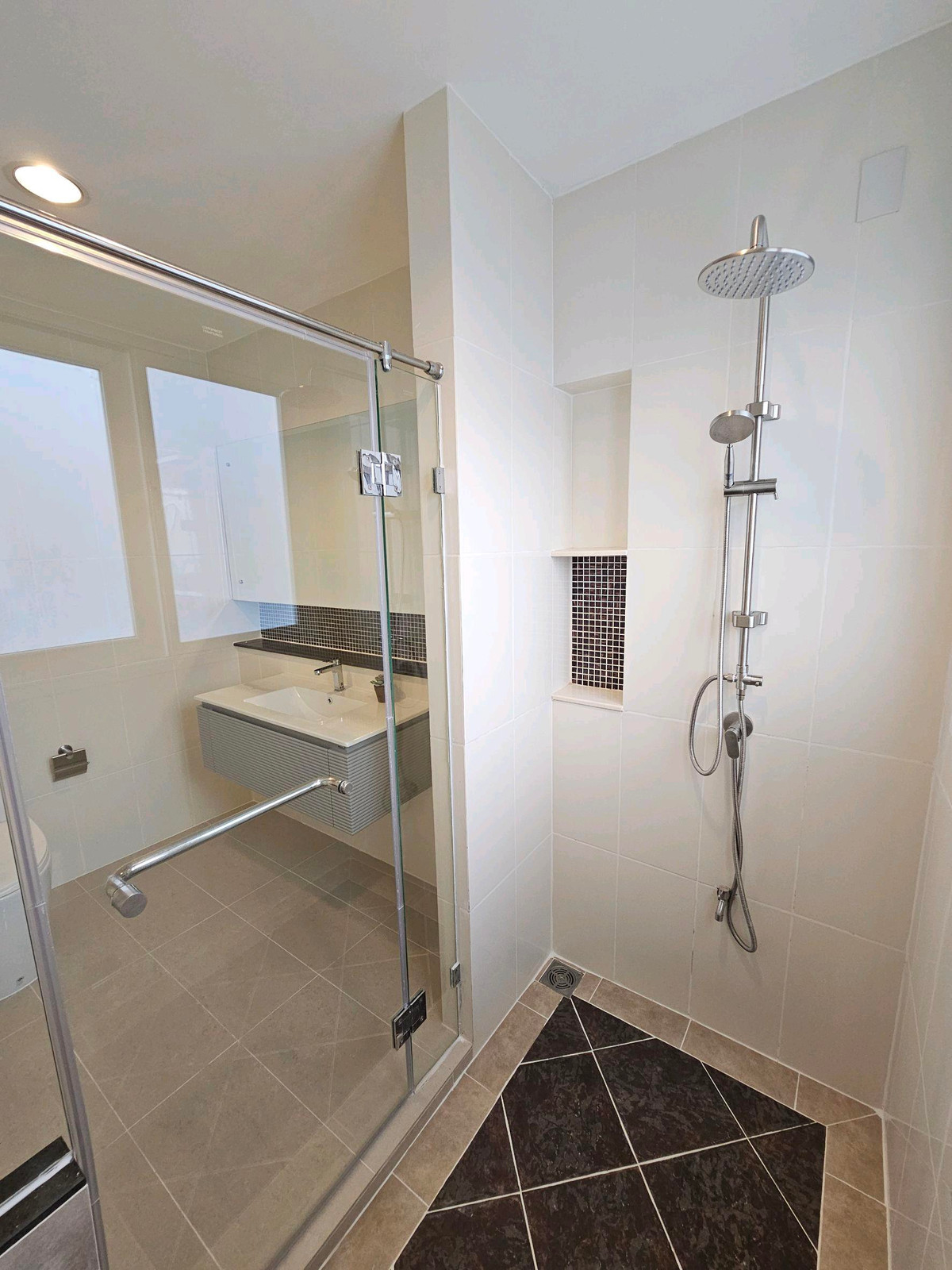 ขายบ้านนวมินทร์ รามอินทรา : ขายด่วน 🎉 บ้านเดี่ยว เดอะ เซนโทร รามอินทรา 54.2 ตร.วา 3 นอน 3 น้ำ รีโนเวทใหม่ พร้อมอยู่ ใกล้แฟชั่นไอส์แลนด์ ☎️ 094-429-7915 (เปิ้ล) 