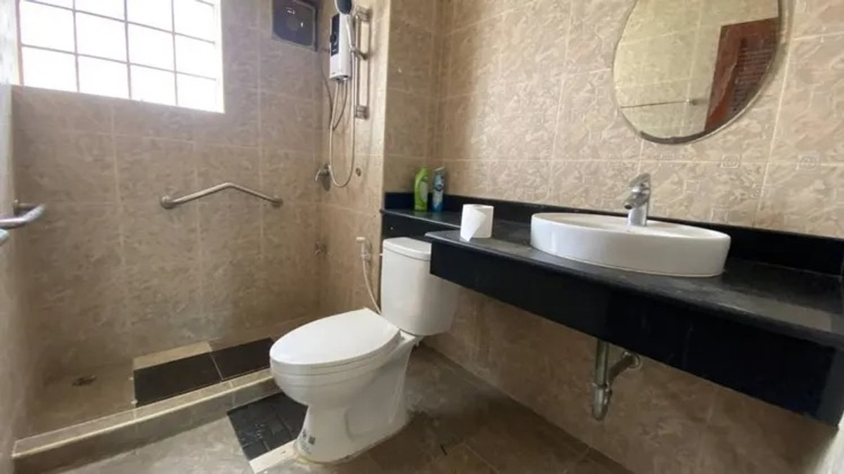 For RentHousePattanakan, Srinakarin : For rent/sale 54 sq m, 4 bedrooms, 3 bathrooms, 6 parking spaces, 2-story detached house, Kheha Nakhon 3, Phatthanakan 50.