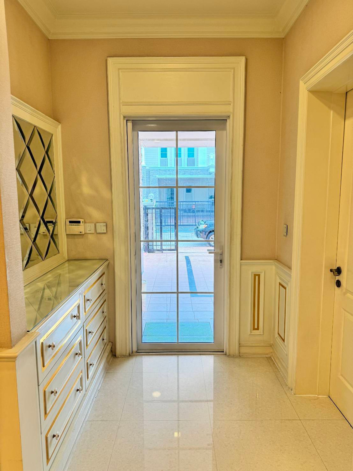 ขายบ้านบางนา แบริ่ง ลาซาล : นาราสิริ บางนา / 4 ห้องนอน (ขาย), Narasiri Bangna / 4 Bedrooms (FOR SALE) YOK003