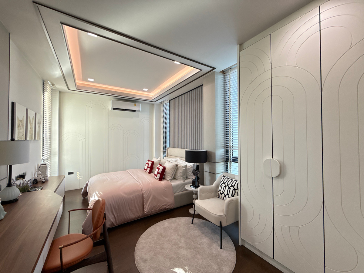 For SaleHouseLadkrabang, Suwannaphum Airport : THE ONE Signature Bangna–Rama 9 Trenda – Luxury 3-Storey Detached Pool Villa in Bangna–Rama 9 Please call: 082-894-4624