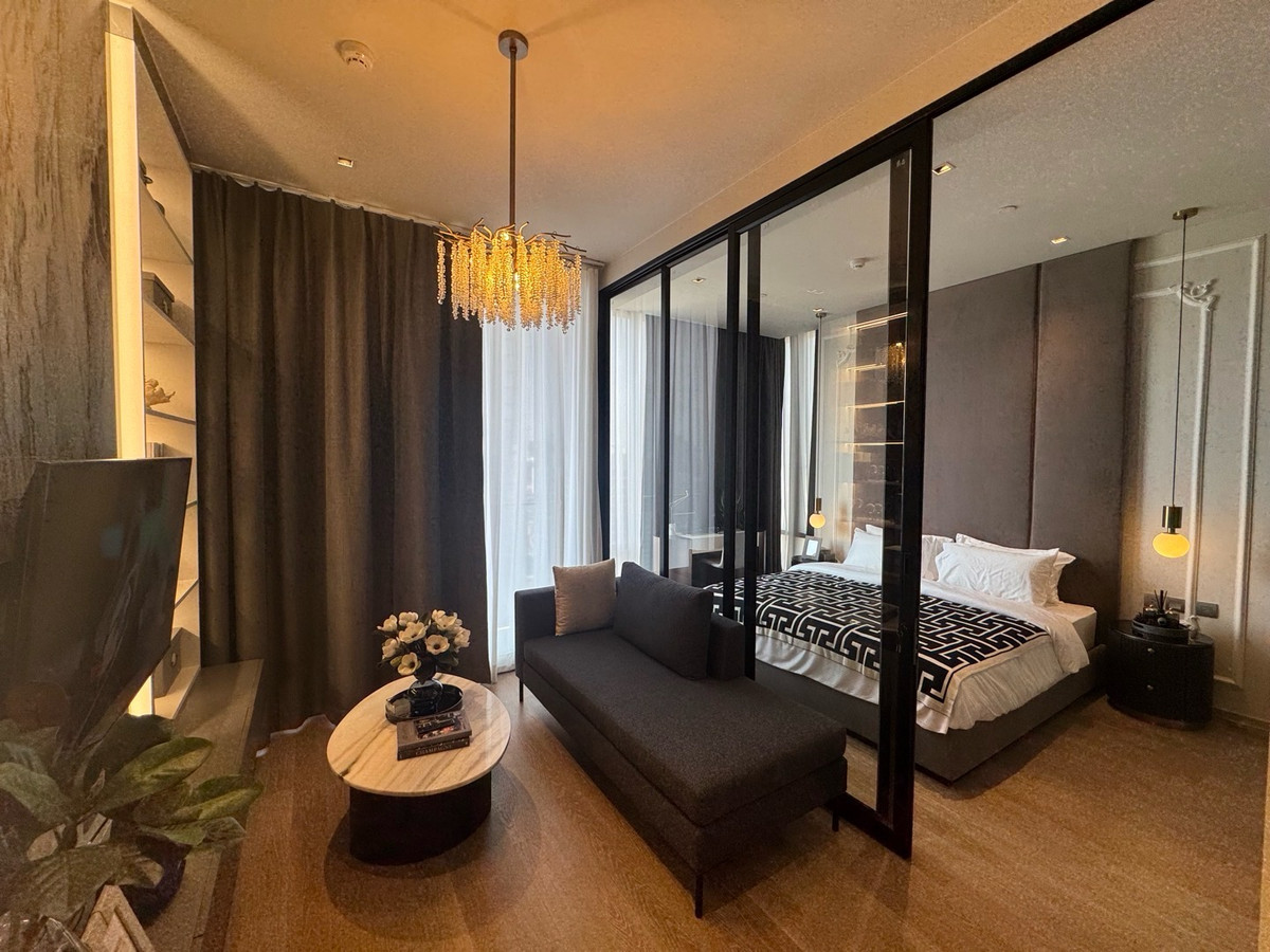 ขายคอนโดสีลม ศาลาแดง บางรัก : ขายห้อง ชั้นสูง พร้อมเฟอร์ ตามรูป Ashton Silom ราคา 11.17 ล้านบาท ติดต่อ 0869017364