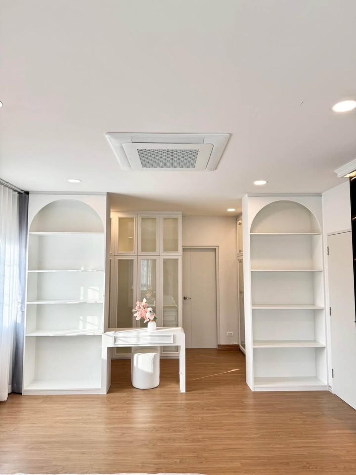 ขายบ้านบางนา แบริ่ง ลาซาล : เซนโทร บางนา เฟส 2 / 4 ห้องนอน (ขาย), Centro Bangna Phase 2 / 4 Bedrooms (FOR SALE) YOK021