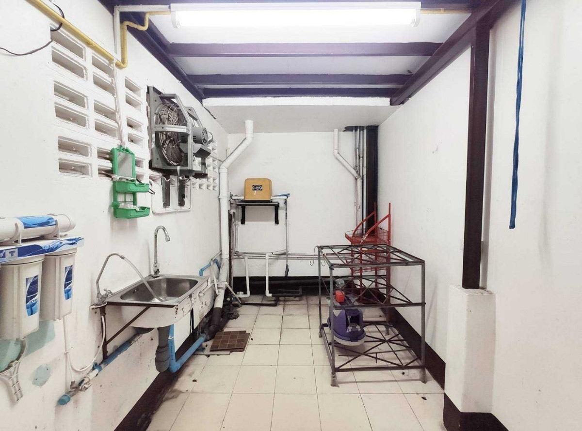 For SaleShop HouseBang kae, Phetkasem : Building for sale, commercial building, 3 and a half floors, Soi Phetkasem 48, Intersection 45, area 16 sq m, to fill the area of ​​Bangkok, Phasi Charoen.