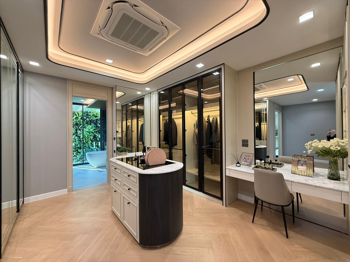 For SaleHouseLadkrabang, Suwannaphum Airport : THE ONE Signature Bangna–Rama 9 Venti – Spacious 3-Storey Detached House in Bangna–Rama 9 Please call: 082-894-4624