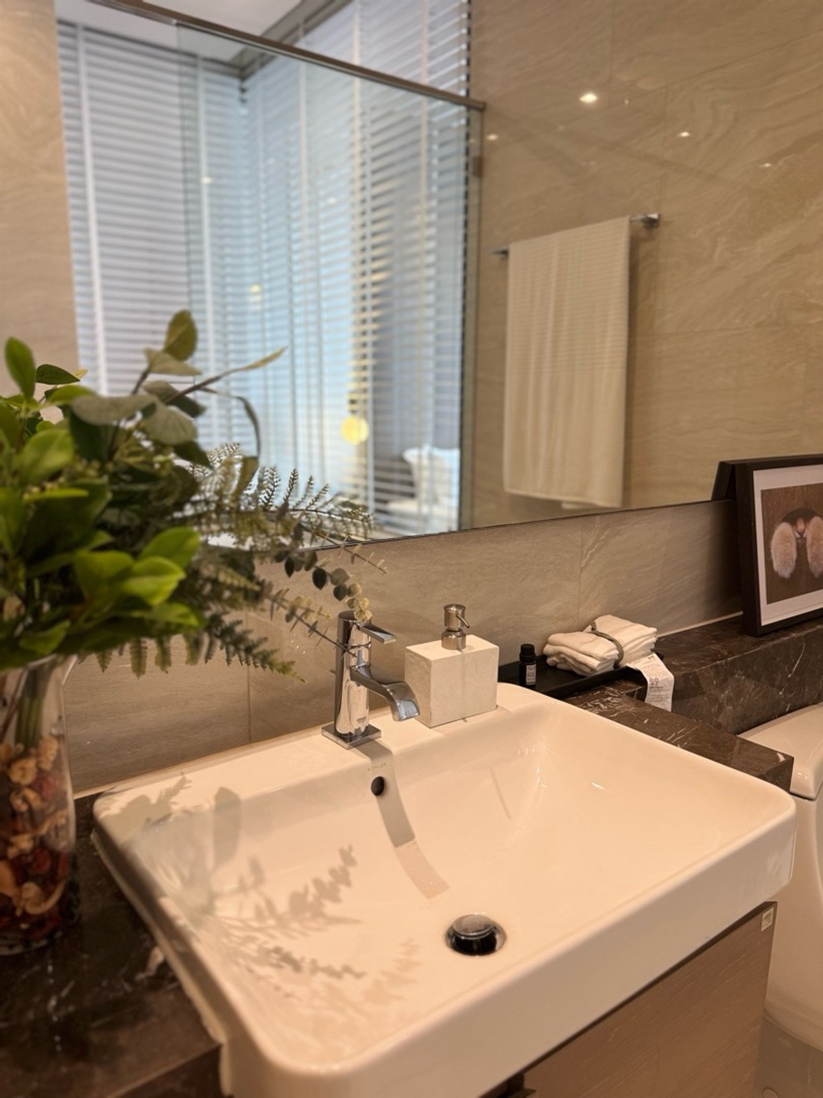 ขายคอนโดสีลม ศาลาแดง บางรัก : ขายห้อง ชั้นสูง พร้อมเฟอร์ ตามรูป Ashton Silom ราคา 11.17 ล้านบาท ติดต่อ 0869017364