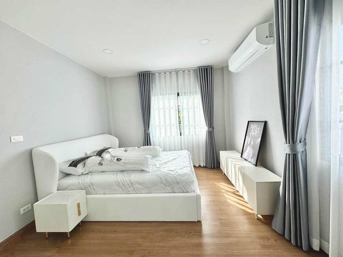 ขายบ้านบางนา แบริ่ง ลาซาล : เซนโทร บางนา เฟส 2 / 4 ห้องนอน (ขาย), Centro Bangna Phase 2 / 4 Bedrooms (FOR SALE) YOK021