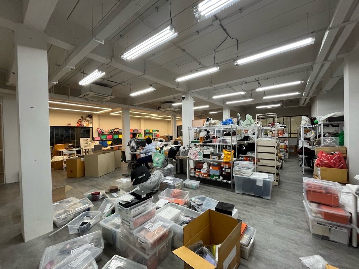 For RentRetail SpaceSukhumvit, Asoke, Thonglor : Rent a 4-story building @ Thonglor Sukhumvit 55 with parking for a beauty clinic, surgery clinic, Wellness IV-Drip, spa, and a flagship store-style product showroom.