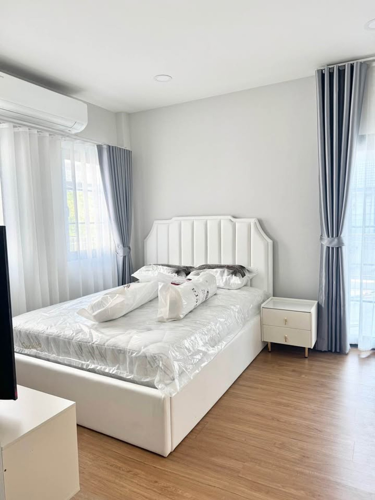 ขายบ้านบางนา แบริ่ง ลาซาล : เซนโทร บางนา เฟส 2 / 4 ห้องนอน (ขาย), Centro Bangna Phase 2 / 4 Bedrooms (FOR SALE) YOK021