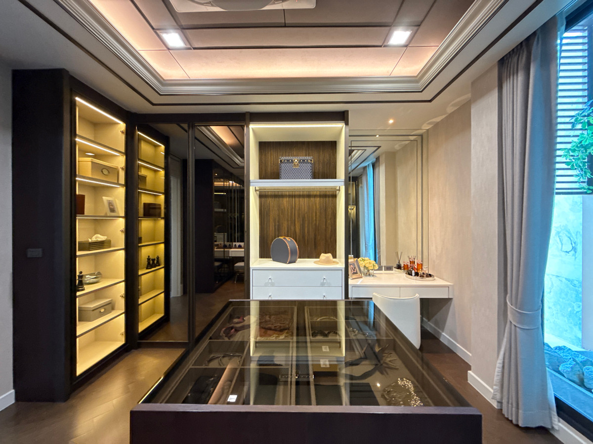 For SaleHouseLadkrabang, Suwannaphum Airport : THE ONE Signature Bangna–Rama 9 Trenda – Luxury 3-Storey Detached Pool Villa in Bangna–Rama 9 Please call: 082-894-4624