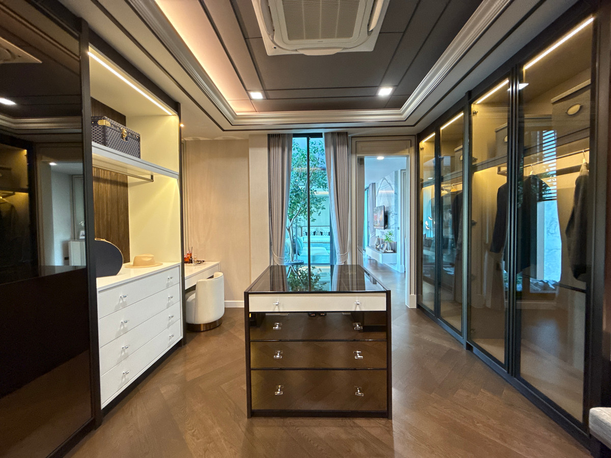 For SaleHouseLadkrabang, Suwannaphum Airport : THE ONE Signature Bangna–Rama 9 Trenda – Luxury 3-Storey Detached Pool Villa in Bangna–Rama 9 Please call: 082-894-4624