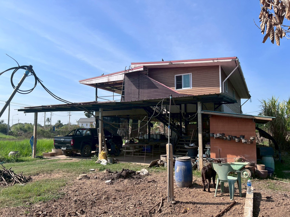 For SaleHouseSing Buri : 95546 - 2-story garden house for sale with land, 4 rai 3 ngan 5 sq m., Phrom Buri District, Sing Buri Province, next to Highway 309.