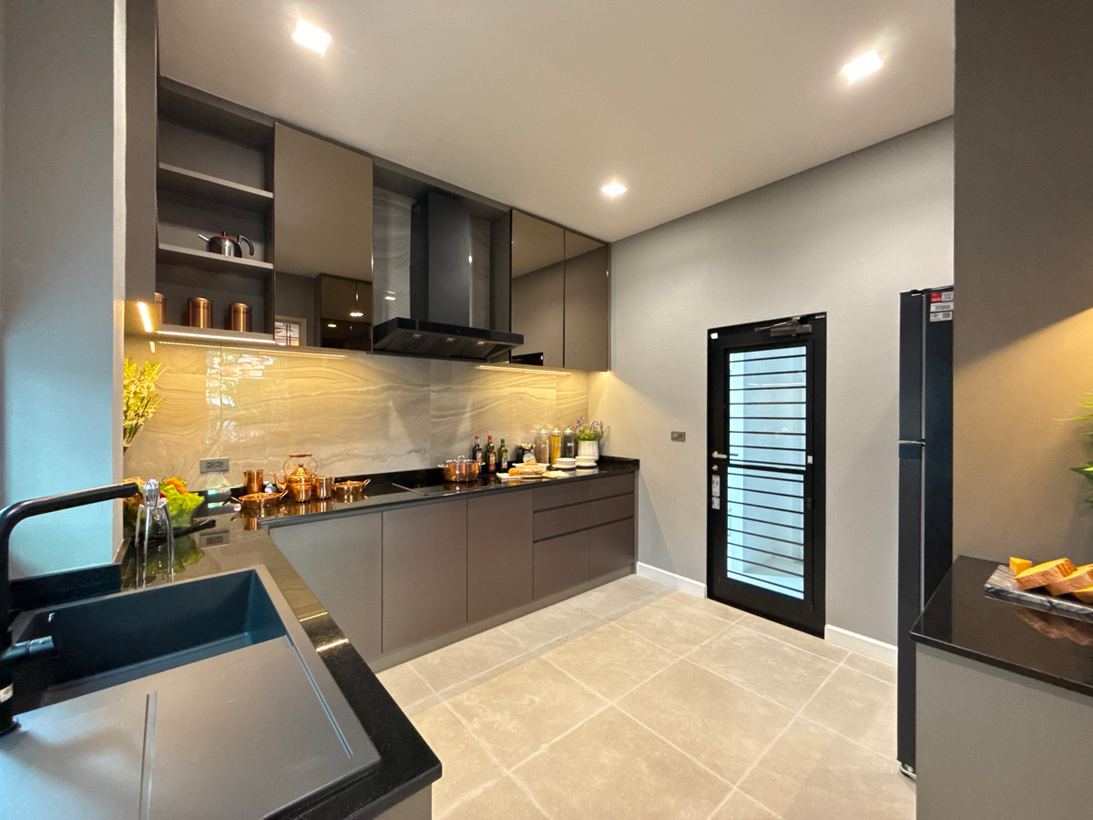 For SaleHouseLadkrabang, Suwannaphum Airport : THE ONE Signature Bangna–Rama 9 Trenda – Luxury 3-Storey Detached Pool Villa in Bangna–Rama 9 Please call: 082-894-4624