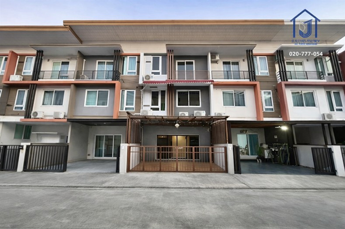 For SaleTownhomeKaset Nawamin,Ladplakao : 3-story townhome for sale, The Trust Kaset-Nawamin, Soi Nuanchan 21/2, near Ramindra-At Narong Expressway.