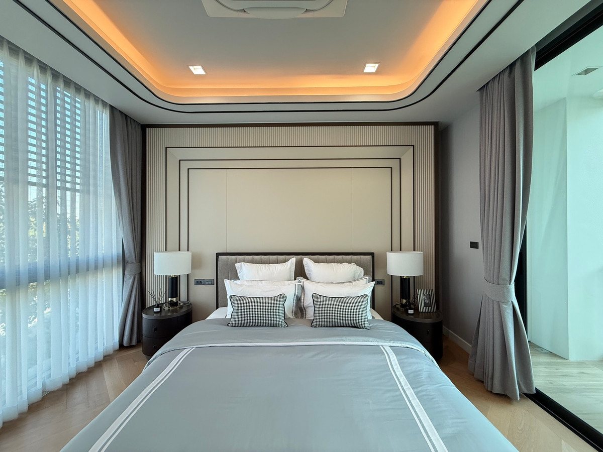 For SaleHouseLadkrabang, Suwannaphum Airport : THE ONE Signature Bangna–Rama 9 Venti – Spacious 3-Storey Detached House in Bangna–Rama 9 Please call: 082-894-4624