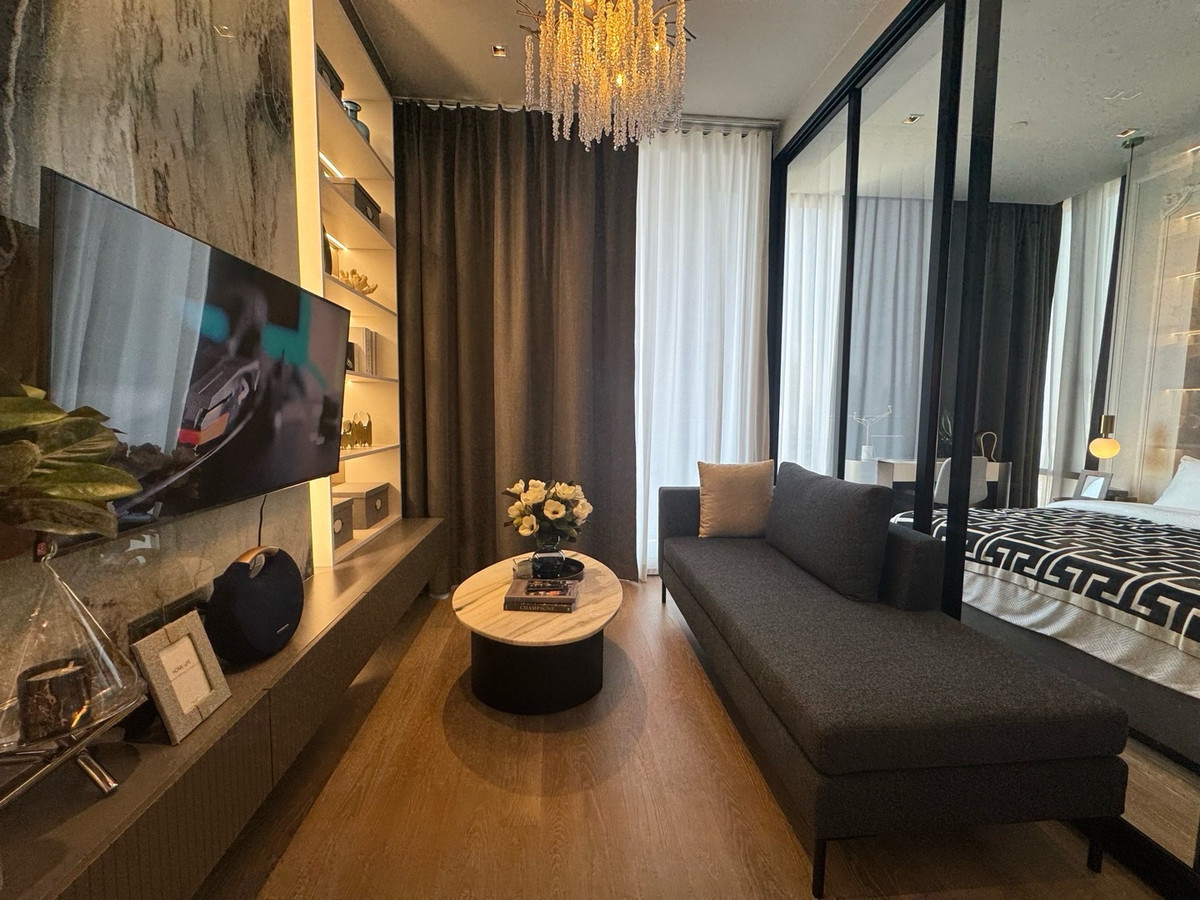 ขายคอนโดสีลม ศาลาแดง บางรัก : ขายห้อง ชั้นสูง พร้อมเฟอร์ ตามรูป Ashton Silom ราคา 11.17 ล้านบาท ติดต่อ 0869017364