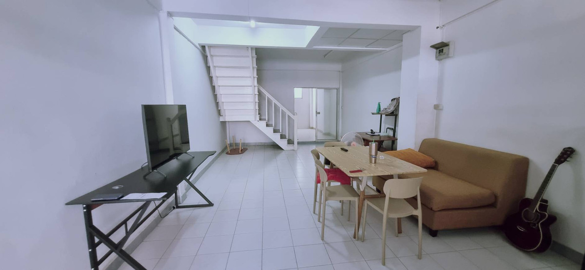 ขายทาวน์โฮมวิภาวดี ดอนเมือง หลักสี่ : ✨ขายทาวน์เฮาส์รีโนเวท2ชั้น ทำเลดีมาก ย่านวิภาวดี 2ห้องนอน บรรยากาศเงียบสงบ เหมาะกับครอบครัว เดินทางสะดวกมาก พร้อมขาย