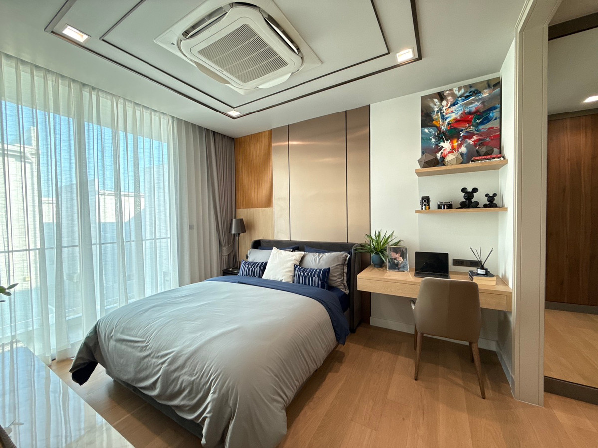 For SaleHouseLadkrabang, Suwannaphum Airport : THE ONE Signature Bangna–Rama 9 Venti – Spacious 3-Storey Detached House in Bangna–Rama 9 Please call: 082-894-4624