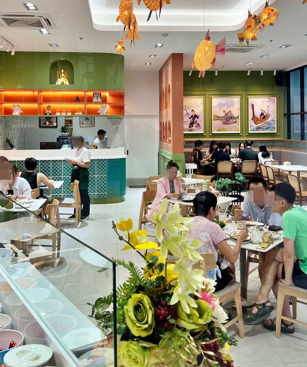 For LeaseholdRetail SpaceSapankwai,Jatujak : Beautiful restaurant for rent, Ramkhamhaeng 110, near the BTS, in the Seminar Korn Place project, 1st floor, prominent front, convenient parking.