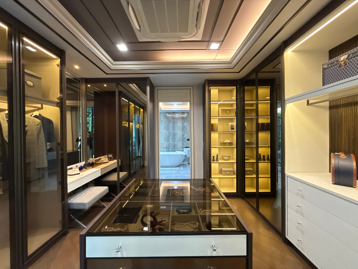 For SaleHouseLadkrabang, Suwannaphum Airport : THE ONE Signature Bangna–Rama 9 Trenda – Luxury 3-Storey Detached Pool Villa in Bangna–Rama 9 Please call: 082-894-4624