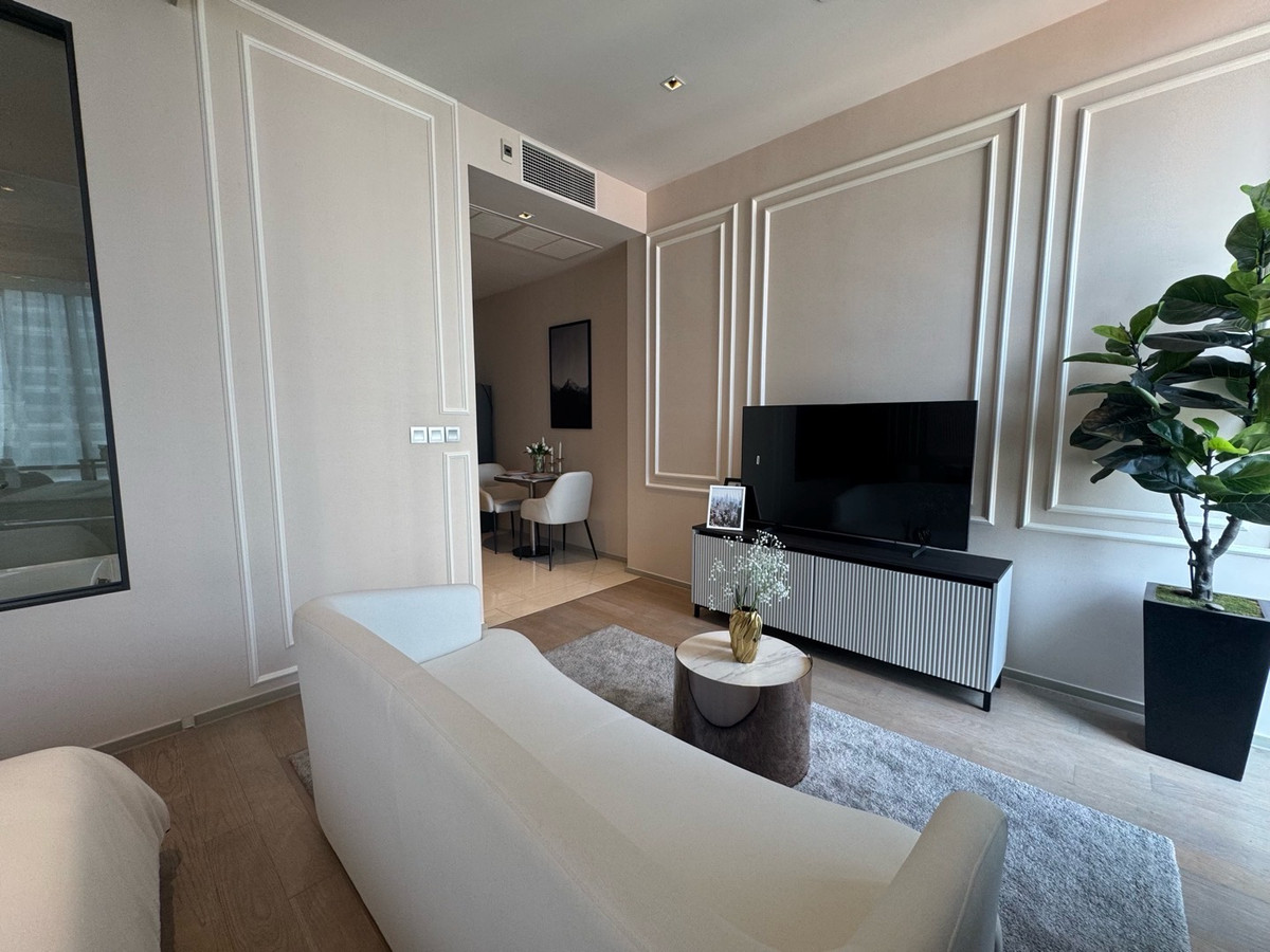 ขายคอนโดสีลม ศาลาแดง บางรัก : Hot Deal ราคาพิเศษ 1 ห้องนอน ขนาดใหญ่ Ashton Silom ราคา 9.33 ล้านบาท พร้อมเฟอร์ ติดต่อ 0869017364