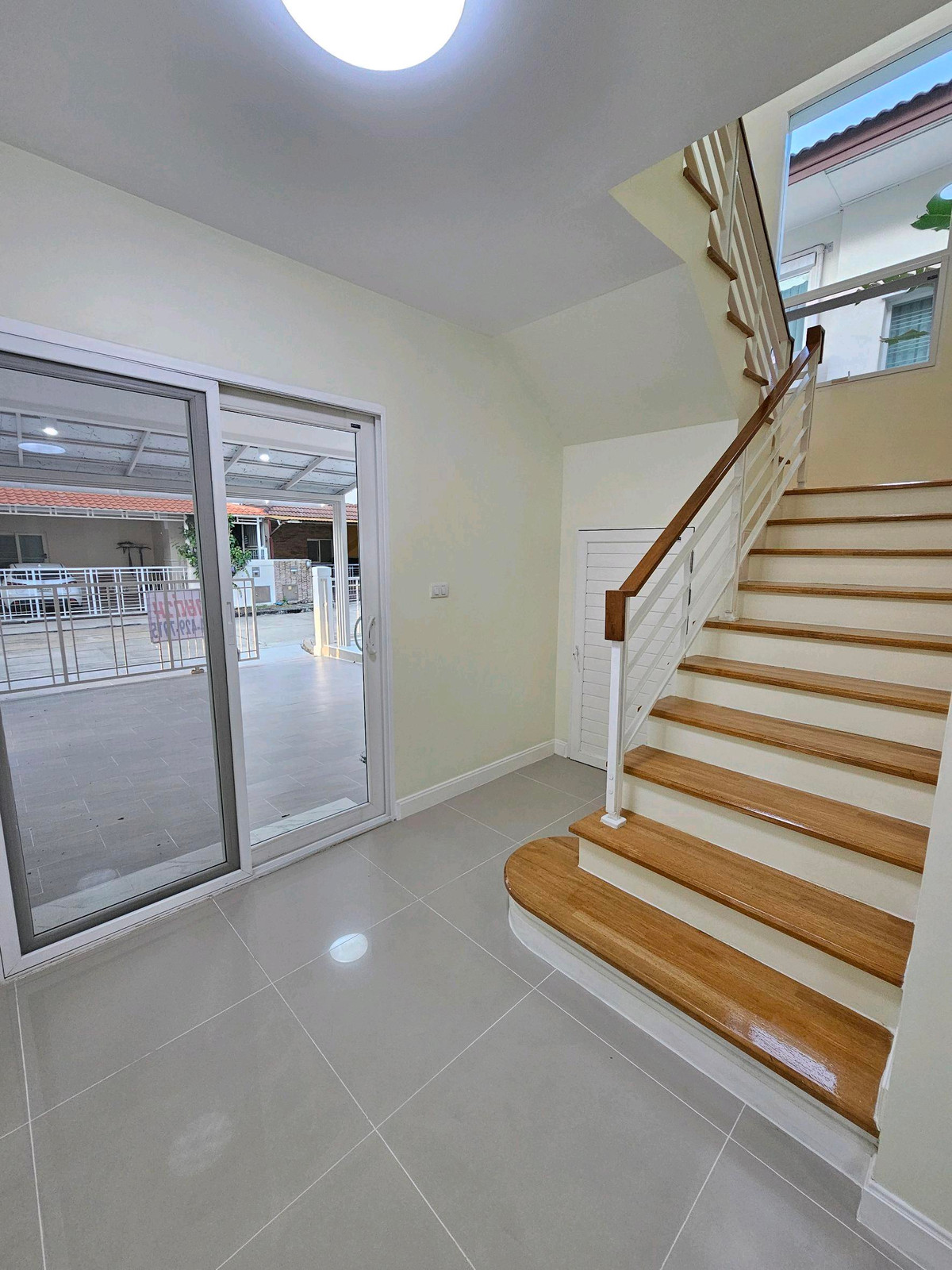 ขายบ้านนวมินทร์ รามอินทรา : ขายด่วน 🎉 บ้านเดี่ยว เดอะ เซนโทร รามอินทรา 54.2 ตร.วา 3 นอน 3 น้ำ รีโนเวทใหม่ พร้อมอยู่ ใกล้แฟชั่นไอส์แลนด์ ☎️ 094-429-7915 (เปิ้ล) 