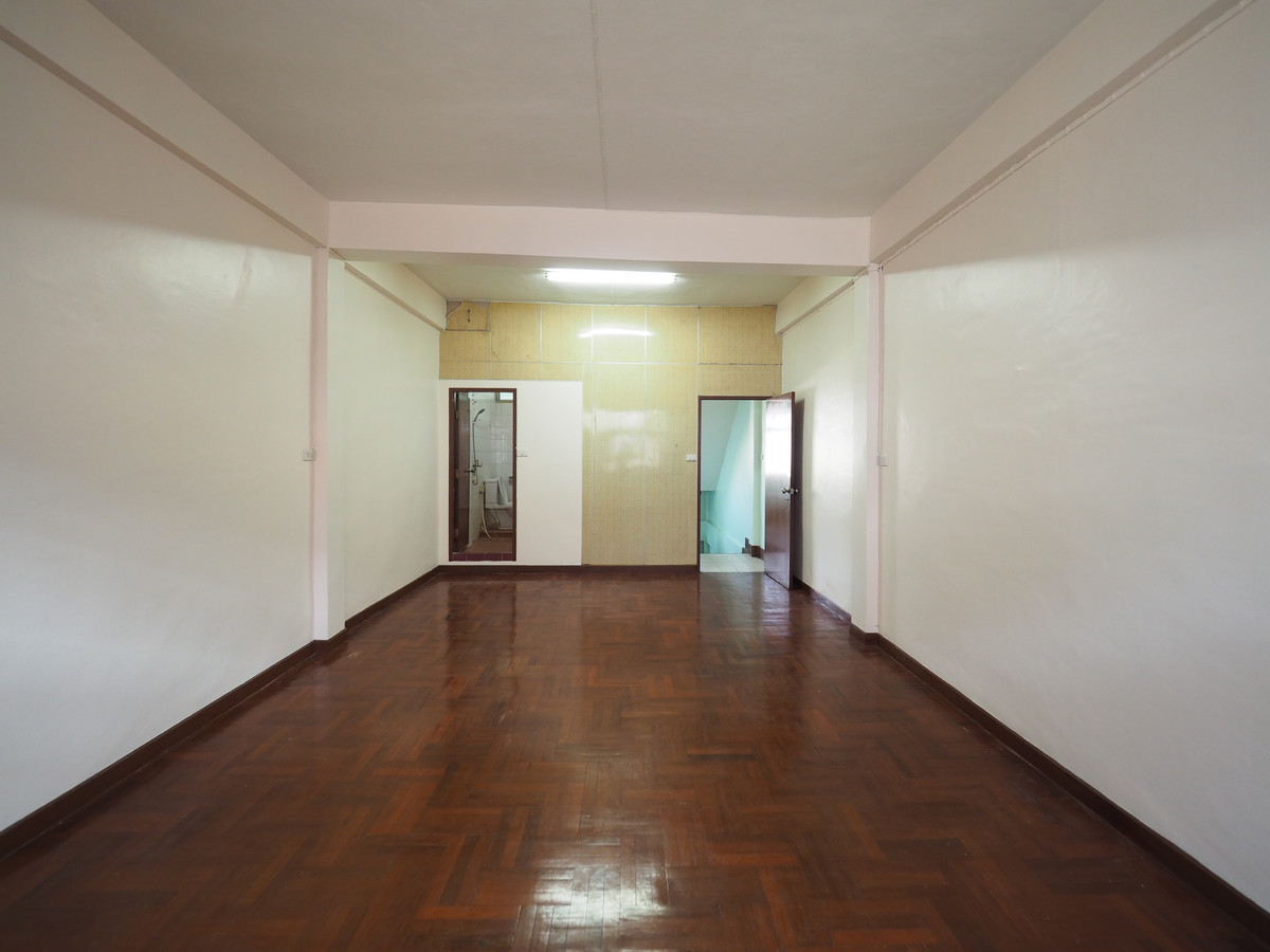 For RentTownhomeRama3 (Riverside),Satupadit : 4 Storey shophouse newly renovated in Rama 3 Road