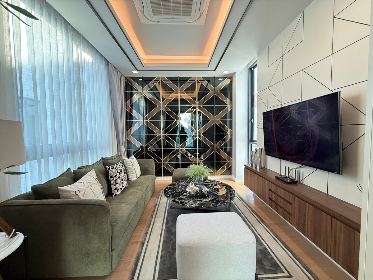 For SaleHouseLadkrabang, Suwannaphum Airport : THE ONE Signature Bangna–Rama 9 Venti – Spacious 3-Storey Detached House in Bangna–Rama 9 Please call: 082-894-4624