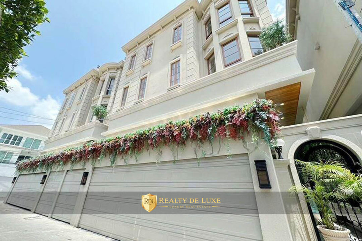 ขายบ้านสุขุมวิท อโศก ทองหล่อ : ขาย บ้านเดี่ยวเอกมัย บ้านกว้างขวาง เดินทางสะดวก