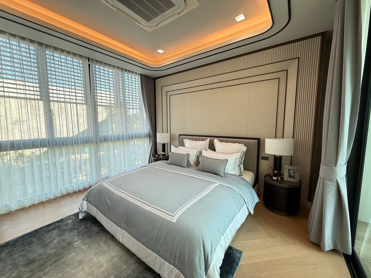 For SaleHouseLadkrabang, Suwannaphum Airport : THE ONE Signature Bangna–Rama 9 Venti – Spacious 3-Storey Detached House in Bangna–Rama 9 Please call: 082-894-4624