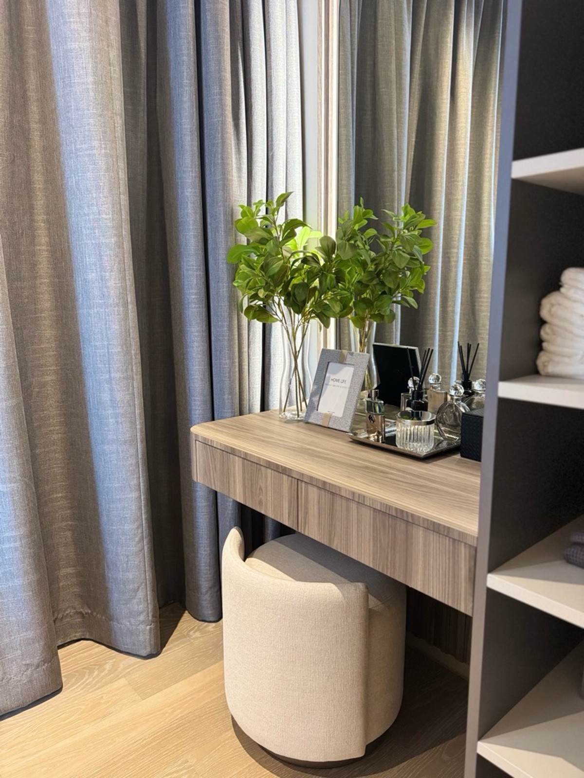 ขายคอนโดสีลม ศาลาแดง บางรัก : ขายห้อง ชั้นสูง พร้อมเฟอร์ ตามรูป Ashton Silom ราคา 11.17 ล้านบาท ติดต่อ 0869017364