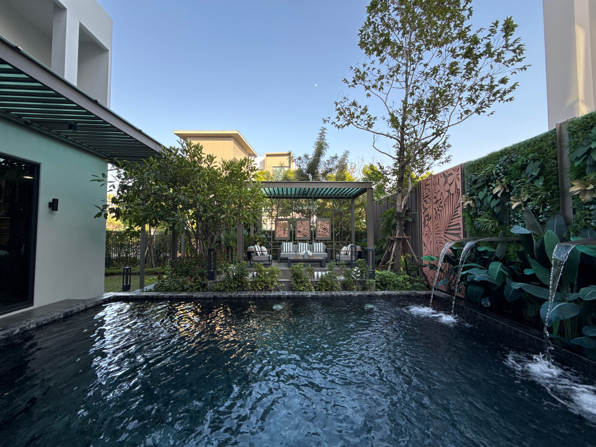 For SaleHouseLadkrabang, Suwannaphum Airport : THE ONE Signature Bangna–Rama 9 Trenda – Luxury 3-Storey Detached Pool Villa in Bangna–Rama 9 Please call: 082-894-4624