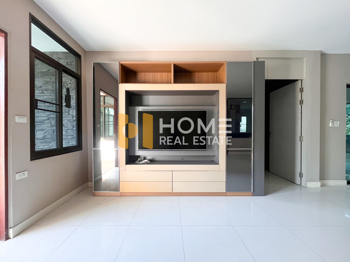 ขายบ้านลาดกระบัง สุวรรณภูมิ : มัณฑนา อ่อนนุช - วงแหวน 4 / 6 ห้องนอน (ขาย), Manthana Onnut - Wongwan 4 / 6 Bedrooms (FOR SALE) POON136