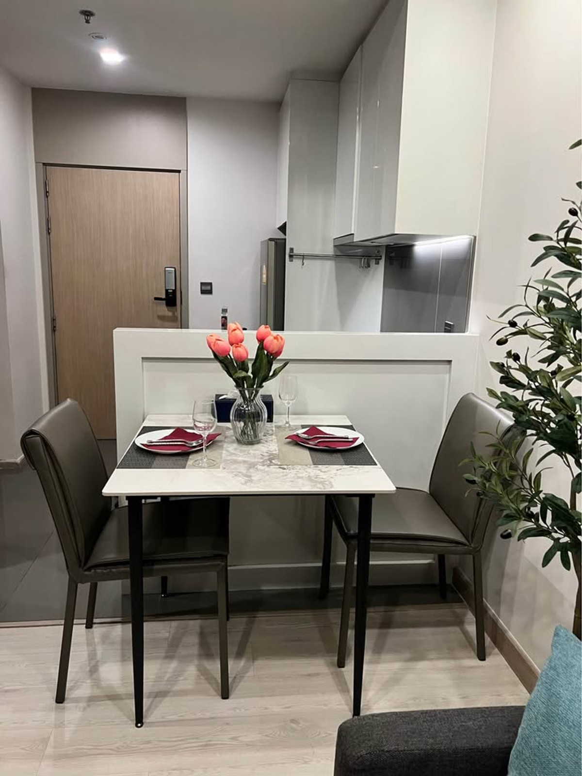 ให้เช่าคอนโดสุขุมวิท อโศก ทองหล่อ : [Can negotiable]🐶🐱 Pet Friendly - M Thonglor10 (2Bed2Bath with Bathtub) Facing South & East (the best and biggest 2BR)