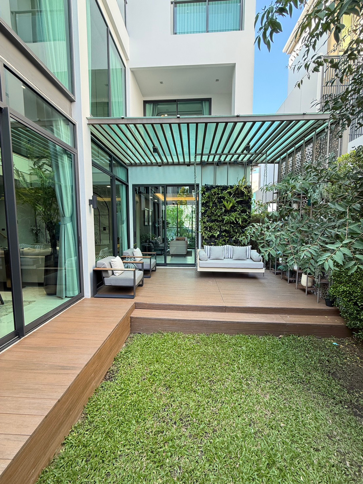 For SaleHouseLadkrabang, Suwannaphum Airport : THE ONE Signature Bangna–Rama 9 Venti – Spacious 3-Storey Detached House in Bangna–Rama 9 Please call: 082-894-4624