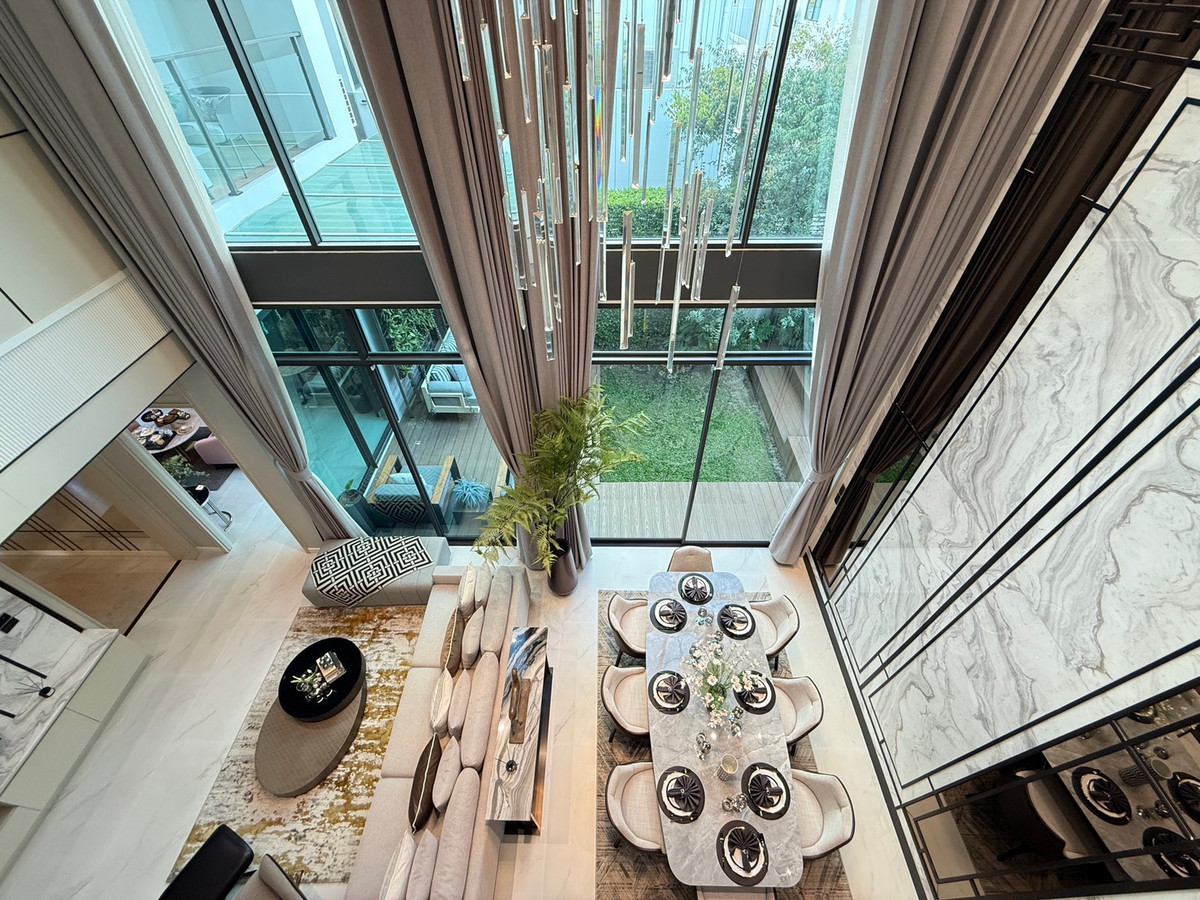 For SaleHouseLadkrabang, Suwannaphum Airport : THE ONE Signature Bangna–Rama 9 Venti – Spacious 3-Storey Detached House in Bangna–Rama 9 Please call: 082-894-4624