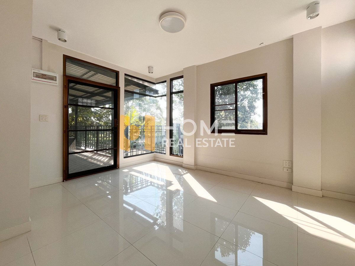 ขายบ้านลาดกระบัง สุวรรณภูมิ : มัณฑนา อ่อนนุช - วงแหวน 4 / 6 ห้องนอน (ขาย), Manthana Onnut - Wongwan 4 / 6 Bedrooms (FOR SALE) POON136