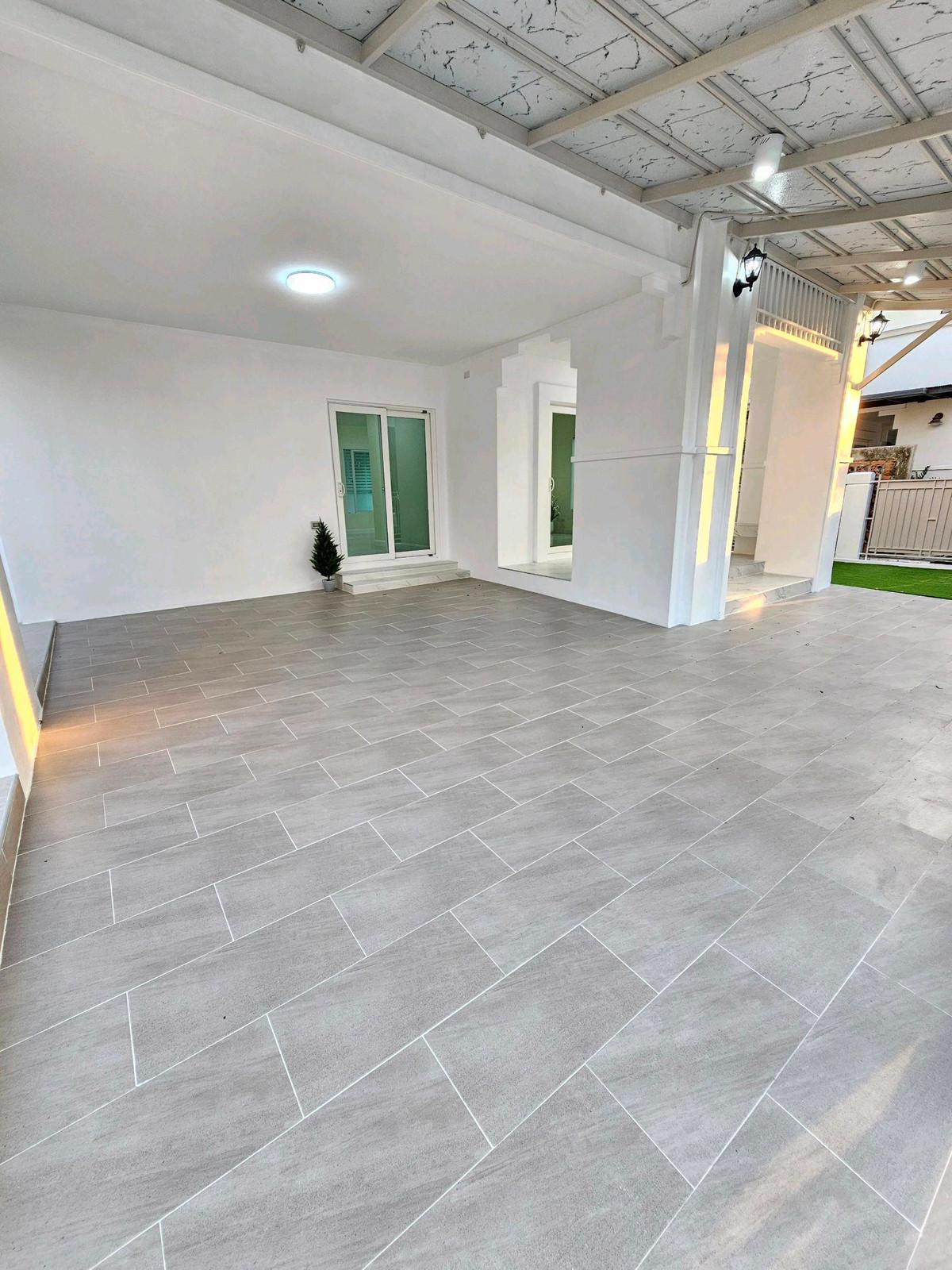 ขายบ้านนวมินทร์ รามอินทรา : ขายด่วน 🎉 บ้านเดี่ยว เดอะ เซนโทร รามอินทรา 54.2 ตร.วา 3 นอน 3 น้ำ รีโนเวทใหม่ พร้อมอยู่ ใกล้แฟชั่นไอส์แลนด์ ☎️ 094-429-7915 (เปิ้ล) 