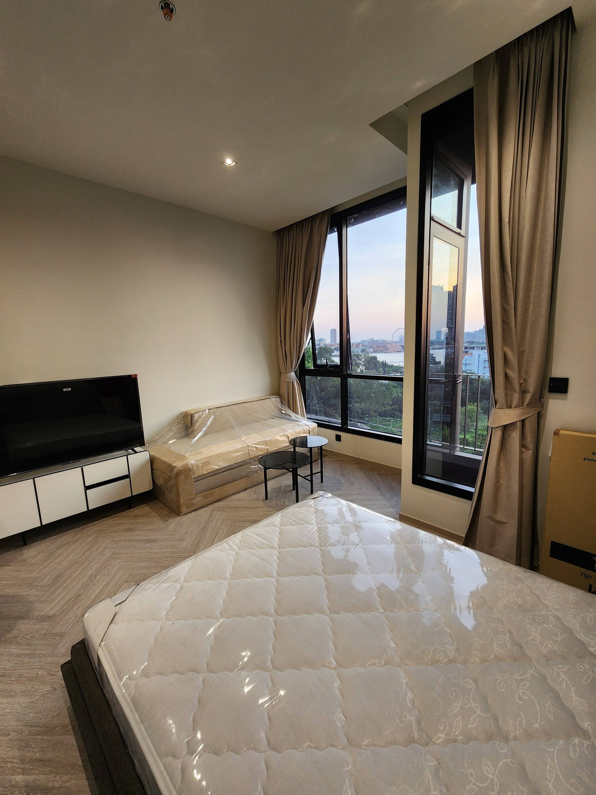 For RentCondoWongwianyai, Charoennakor : For rent: Chapter Charoennakhon-Riverside (Chapter Charoennakhon-Riverside), Chao Phraya River view.